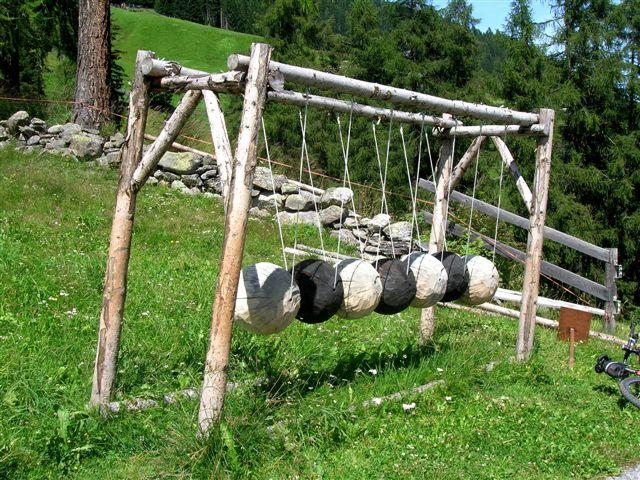 dscn4117.jpg - Skulptur auf dem Weg zur Staffelalp