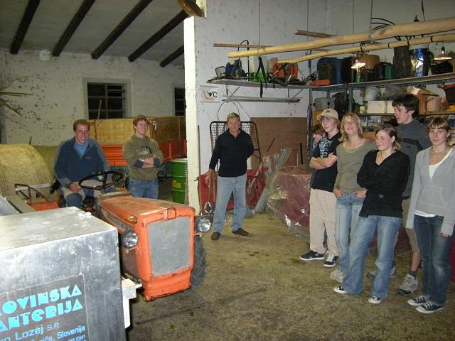 DSCN0171.JPG - Simon auf dem Traktor wo er schon als kleiner Knirps fuhr