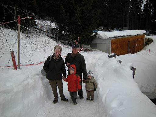 DSCN4715.JPG - meine Neffen mit Grosseltern, Alice und Simon, Sepp mit Florian