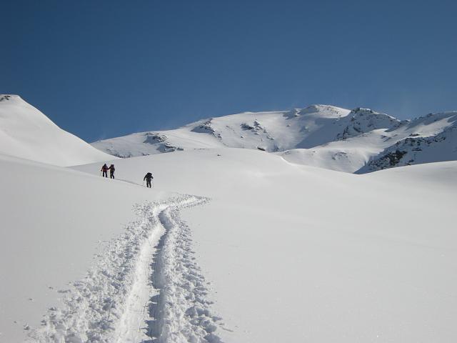 DSCN5212.JPG - Pischahorn Aufstiegsspur, war nicht der Einzige der auf das Pischahorn ging. Es hatte sehr viele Snowboarder