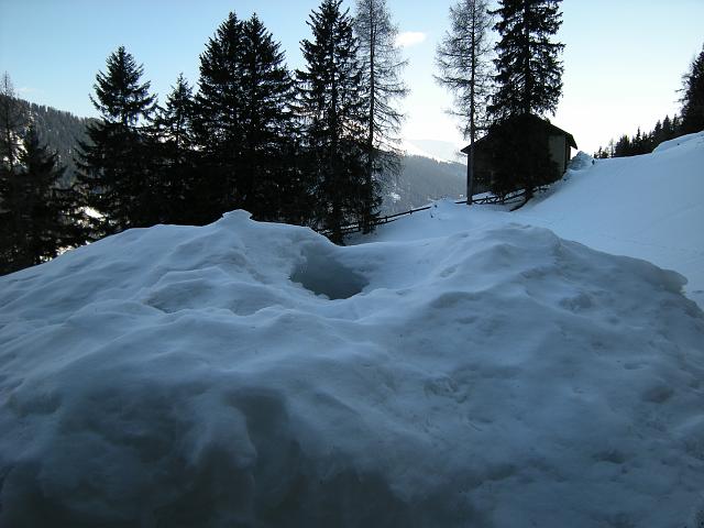 DSCN5261.JPG - Iglu von Annina vor 3 Wochen gebaut