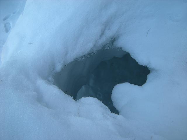 DSCN5265.JPG - Iglu-Eingang von Annina vor 3 Wochen gebaut