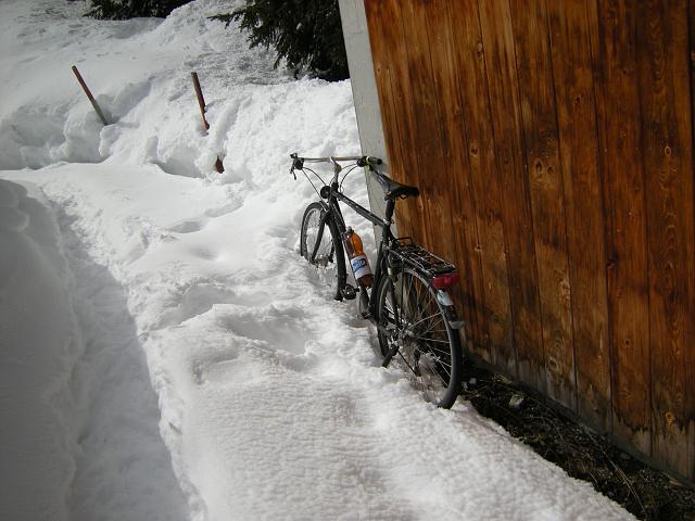 DSCN5316.JPG - mein eingeschneites Bike