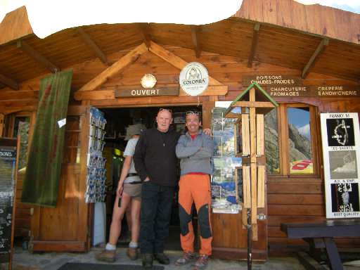 DSCN5875.JPG - Theo der freundlichste Gastwirt.