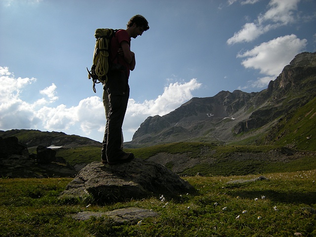 DSCN6174.JPG - Andri auf der Lauer nach einem Murmeltier