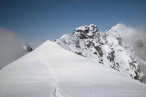 DSCN8167.JPG - Grat von Silvrettahorn zur Schneeglocke, im Mittelteil des Grates ist Piz Grambola 3190m