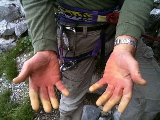 Galadriel_6c+_1SL_Röbis_weisseFinger_084.jpg - Oh je, meine Finger, wieder gefroren.