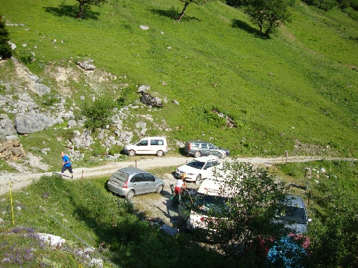 KCR_Hütte_Parkplatz_880.JPG