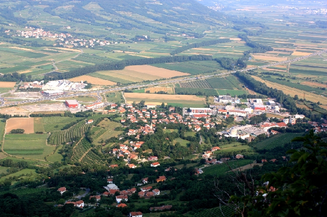 IMG_1164.JPG - Vipava: grosses Weinanbaugebiet in Slowenien