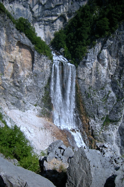 DSCN9175.JPG - Boka-Wasserfall (106 m hoch)