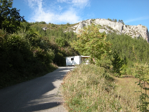 DSCN9834.JPG - Da es in der Nacht sehr kalt war, goennten wir uns ein Luxus-Mobilhome (inkl. Heizung).