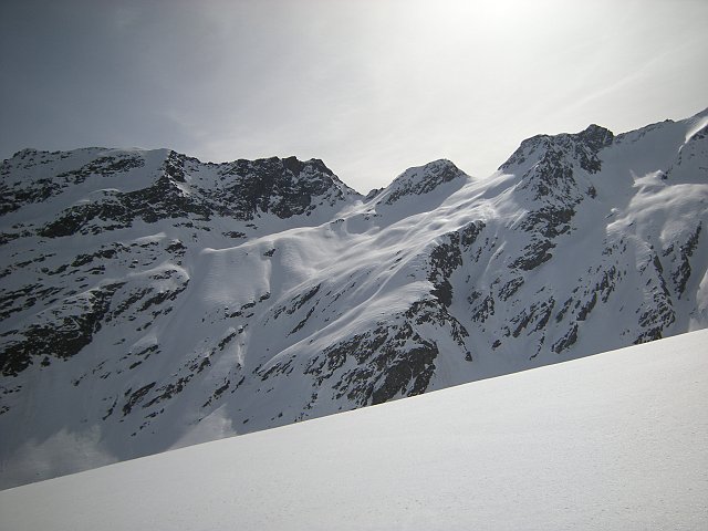 DSCN9405.JPG - links Schwarzseehorn, von wo wir rechts hinunter fuhren.