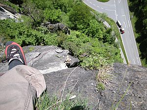 2013-05-18 Haengender Stein