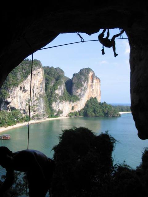 016tonsai_form_climbinghole.jpg.jpg